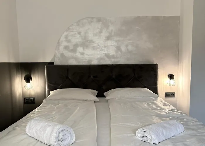 L&L Rooms